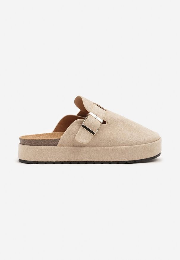 Born2be - Beżowe Klapki na Grubej Podeszwie w Stylu Chodaków z Klamrą Lilarose. Okazja: na co dzień. Kolor: beżowy. Styl: casual