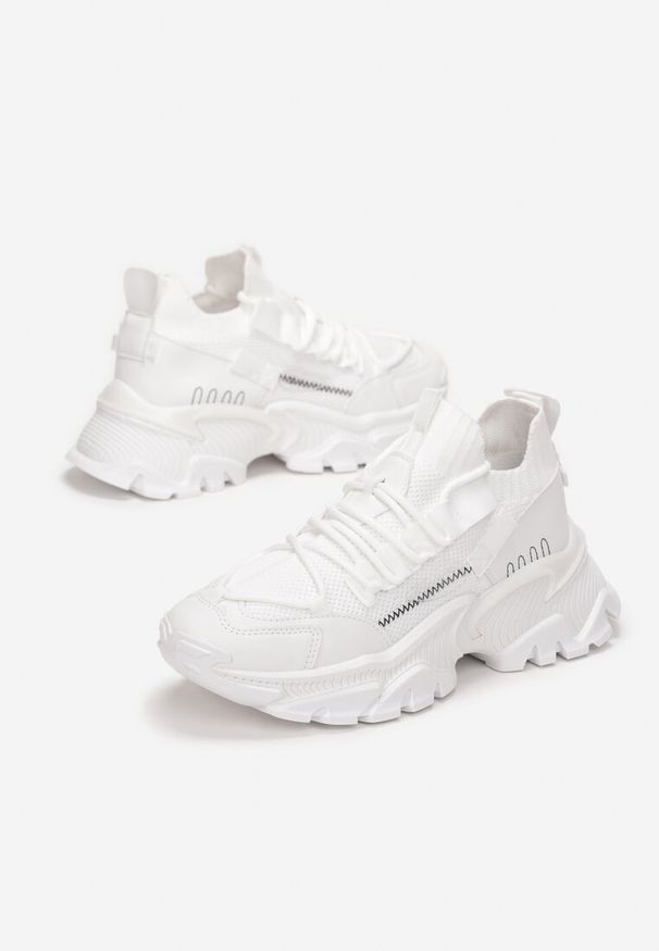 Renee - Białe Sneakersy Kharena. Zapięcie: bez zapięcia. Kolor: biały. Materiał: materiał. Szerokość cholewki: normalna. Wzór: aplikacja