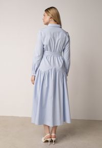 Born2be - Niebieska Koszulowa Sukienka z Bawełną i Wiskozą Ozdobiona Paskiem Viviedah. Okazja: na co dzień. Kolor: niebieski. Materiał: wiskoza, bawełna. Wzór: aplikacja. Typ sukienki: koszulowe. Styl: casual #5