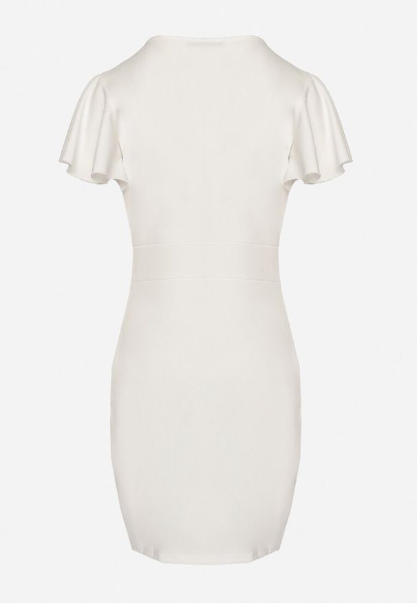 Born2be - Biała Dopasowana Sukienka Mini z Kopertowym Dekoltem i Ozdobną Falbanką Gwendara. Kolor: biały. Typ sukienki: kopertowe. Styl: elegancki. Długość: mini