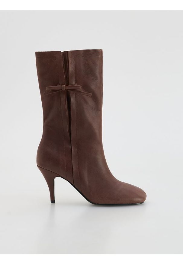 Reserved - Skórzane botki na obcasie - mahoniowy. Kolor: brązowy. Materiał: skóra. Obcas: na obcasie. Wysokość obcasa: średni