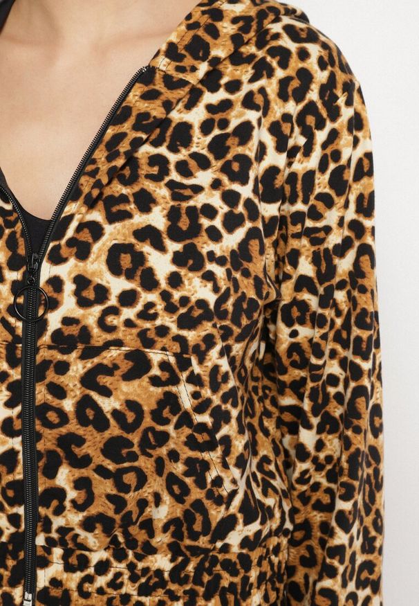 Born2be - Jasnobrązowy Komplet Dresowy w Panterkę Bluza i Szerokie Spodnie Edilessa. Kolor: brązowy. Materiał: dresówka. Wzór: motyw zwierzęcy