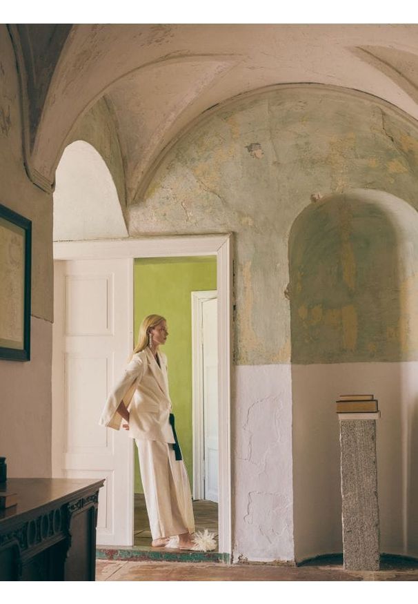 Reserved - Garniturowe spodnie z szyfonową wstawką - kremowy. Kolor: kremowy. Materiał: szyfon