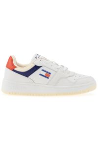 Buty Tommy Jeans Premium Leather Basketball EM0EM01216-0GY - białe. Okazja: na co dzień. Zapięcie: sznurówki. Kolor: biały. Materiał: guma, skóra, poliester, kauczuk. Szerokość cholewki: normalna. Wzór: aplikacja. Sport: koszykówka