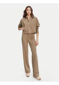 Guess Bluza V5YL08 KCX42 Brązowy Regular Fit. Kolor: brązowy. Materiał: syntetyk