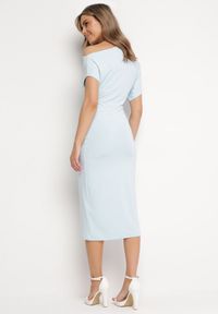 Born2be - Jasnoniebieska Asymetryczna Sukienka Midi o Dopasowanym Fasonie Tivalle. Kolor: niebieski. Typ sukienki: asymetryczne. Długość: midi #4