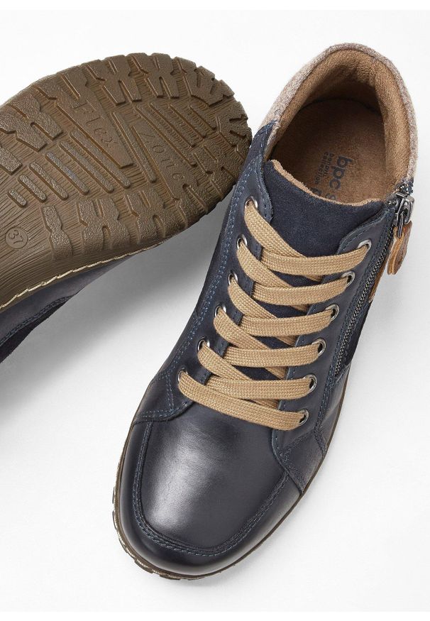 bonprix - Kozaki skórzane sznurowane, wygodna tęgość. Kolor: niebieski. Materiał: skóra. Styl: sportowy