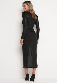 Born2be - Czarna Metaliczna Sukienka Maxi z Ozdobnym Marszczeniem i Wycięciem Latio. Typ kołnierza: dekolt kopertowy. Kolor: czarny. Typ sukienki: kopertowe. Długość: maxi #4