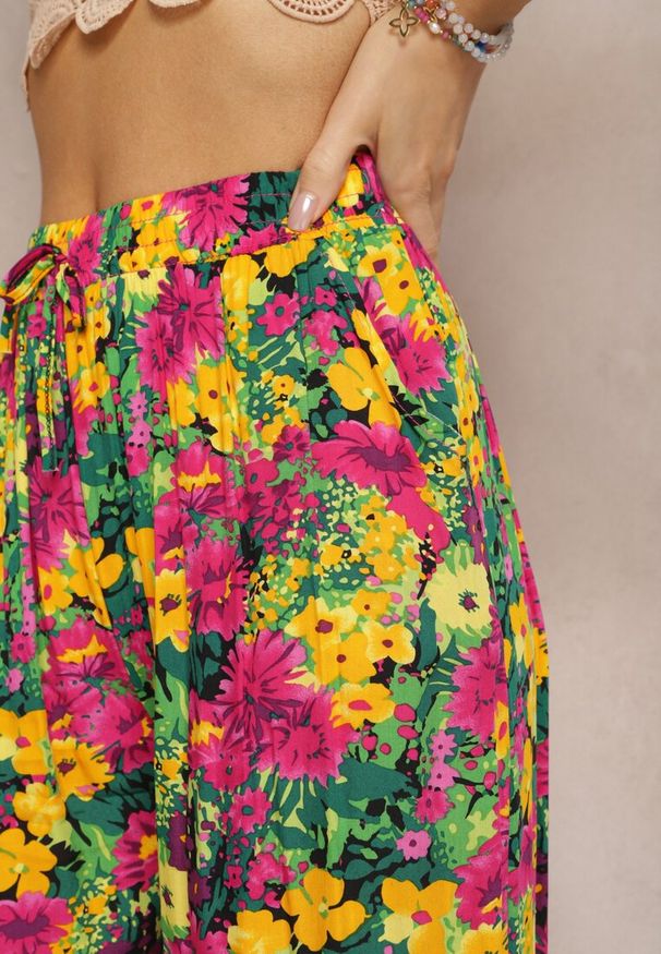 Renee - Żółto-Różowe Wiskozowe Spodnie z Prostą Nogawką High Waist w Kwiatowy Wzór Zaranima. Stan: podwyższony. Kolor: żółty. Materiał: wiskoza. Wzór: kwiaty. Sezon: lato