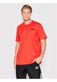 Adidas - adidas T-Shirt Terrex Mountain Graphic HE1766 Czerwony Regular Fit. Kolor: czerwony. Materiał: bawełna