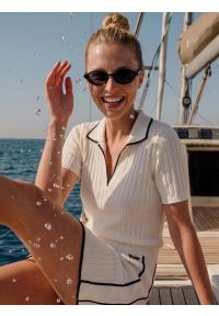 Big-Star - Koszulka damska polo z kontrastowym wykoŅczeniem biała Micka 100. Typ kołnierza: polo. Kolor: biały. Materiał: prążkowany, skóra, dzianina. Wzór: aplikacja. Styl: elegancki, sportowy #3