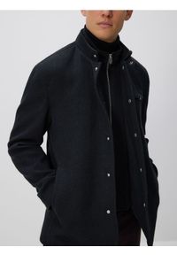 Reserved - Marynarka regular fit - czarny. Kolor: czarny. Materiał: bawełna, tkanina #1