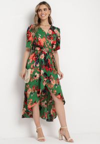 Born2be - Zielono-Czerwona Sukienka z Kopertowym Dekoltem i Asymetrycznym Dołem z Gumką w Talii Coralen. Okazja: na co dzień. Kolor: zielony. Typ sukienki: asymetryczne, kopertowe. Styl: casual, elegancki #4