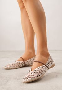 Born2be - Jasnobeżowe Ażurowe Balerinki z Imitacji Plecionki z Paskiem Naeraea. Okazja: na co dzień. Zapięcie: pasek. Kolor: beżowy. Materiał: len. Wzór: ażurowy. Sezon: wiosna, lato. Styl: casual, klasyczny #2