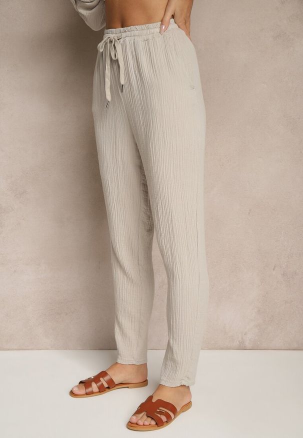 Renee - Beżowy Muślinowy Komplet z Bawełny Spodnie i Koszula z Regulowanymi Rękawami Janalise. Kolor: beżowy. Materiał: bawełna