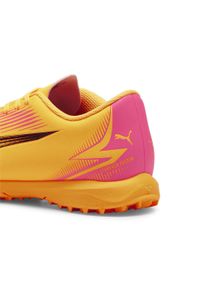 Buty piłkarskie dla dzieci Puma Ultra Play. Zapięcie: sznurówki. Kolor: pomarańczowy, wielokolorowy, różowy, czarny. Materiał: materiał, syntetyk. Szerokość cholewki: normalna. Sport: piłka nożna