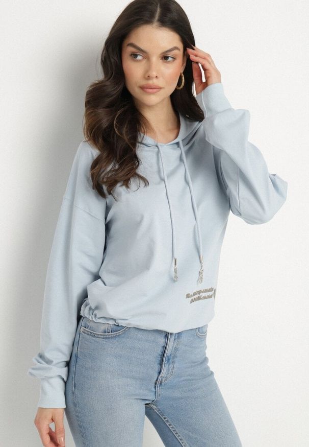 Born2be - Niebieska Bluza z Bawełną i Kapturem Ozdobiona Sznurkami i Cyrkoniami Amoienna. Okazja: na co dzień. Typ kołnierza: kaptur. Kolor: niebieski. Materiał: bawełna. Wzór: aplikacja. Styl: casual, elegancki