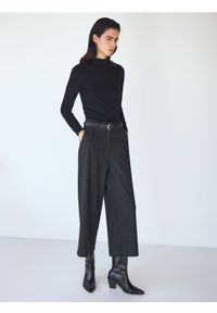 Reserved - Spodnie culotte z paskiem - czarny. Kolor: czarny. Materiał: wiskoza, tkanina