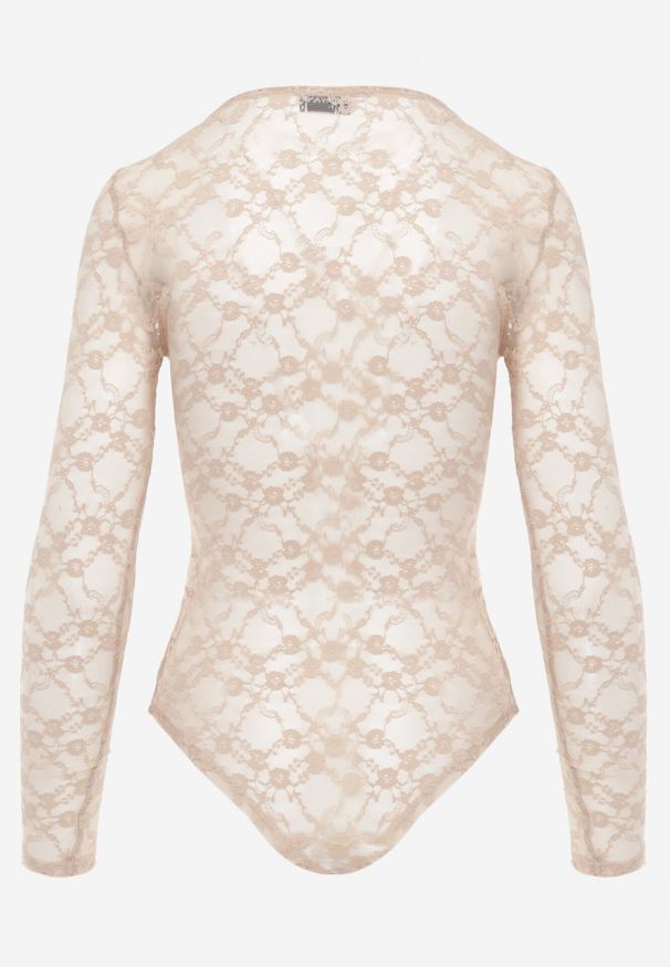 Born2be - Beżowe Koronkowe Body z Długimi Rękawami i Ozdobnym Dekoltem Nefunia. Kolor: beżowy. Materiał: koronka. Długość rękawa: długi rękaw. Długość: długie