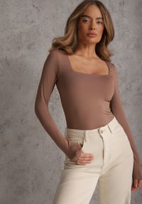 Renee - Brązowa Bluzka z Elastycznego Materiału o Kwadratowym Dekolcie z Wiskozą Nemosa. Typ kołnierza: dekolt kwadratowy. Kolor: brązowy. Materiał: wiskoza, materiał. Długość rękawa: długi rękaw. Długość: długie #7