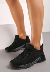 Born2be - Czarne Buty Sportowe Sznurowane Sneakersy z Ozdobną Podeszwą Rishna. Zapięcie: sznurówki. Kolor: czarny. Wzór: aplikacja