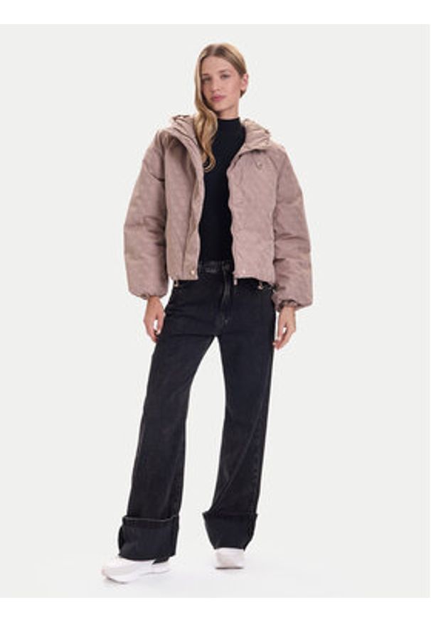 Guess Kurtka zimowa V5BL07 WGLW2 Beżowy Relaxed Fit. Kolor: beżowy. Materiał: syntetyk. Sezon: zima