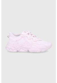 adidas Originals buty dziecięce Ozweego GW8060 kolor różowy. Nosek buta: okrągły. Zapięcie: sznurówki. Kolor: różowy. Materiał: materiał, guma, włókno #1