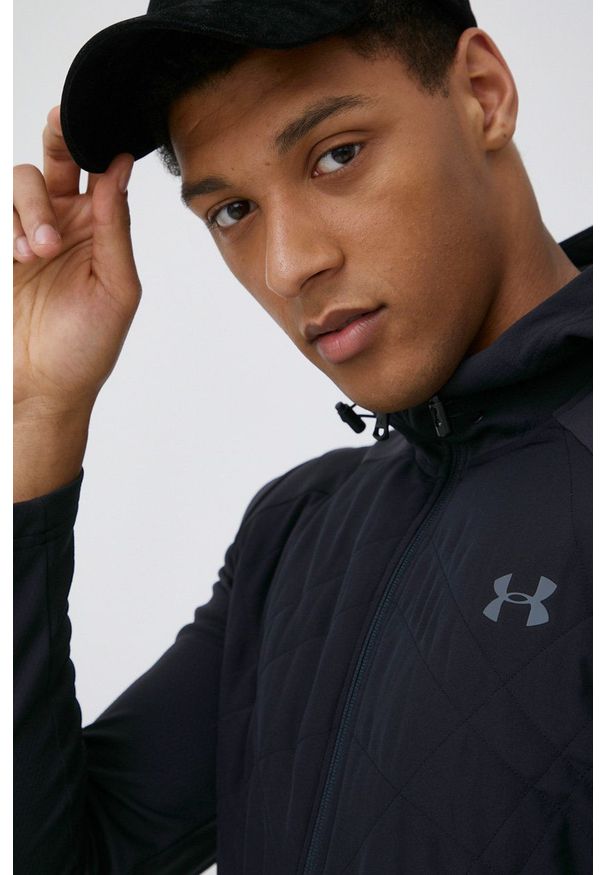 Under Armour bluza treningowa Sprint Hybrid 1355118 męska kolor czarny z kapturem gładka. Typ kołnierza: kaptur. Kolor: czarny. Materiał: syntetyk, materiał. Długość rękawa: raglanowy rękaw. Wzór: gładki
