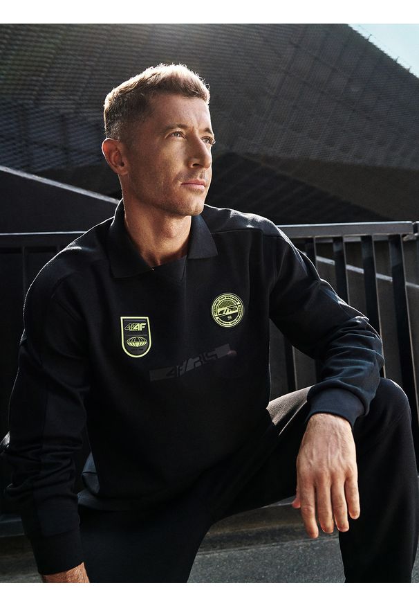 4f - 4F Longsleeve polo męski 4F x Robert Lewandowski - czarny S. Okazja: na co dzień. Typ kołnierza: polo. Kolor: czarny. Materiał: dzianina, materiał. Długość rękawa: długi rękaw. Styl: casual, sportowy, klasyczny