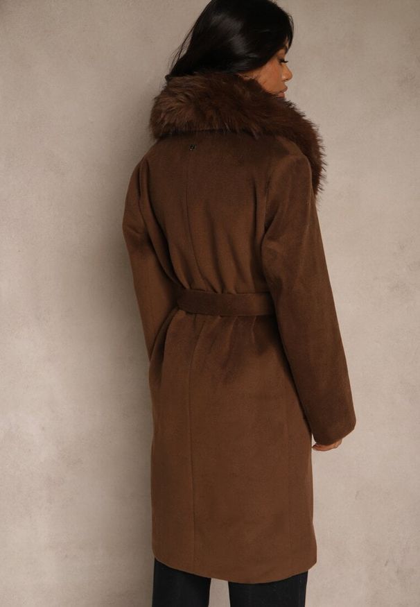 Renee - Brązowy Płaszcz z Futrzanym Kołnierzem Kieszeniami i Wiązanym Paskiem Perria. Okazja: na co dzień. Kolor: brązowy. Materiał: futro. Styl: casual, elegancki
