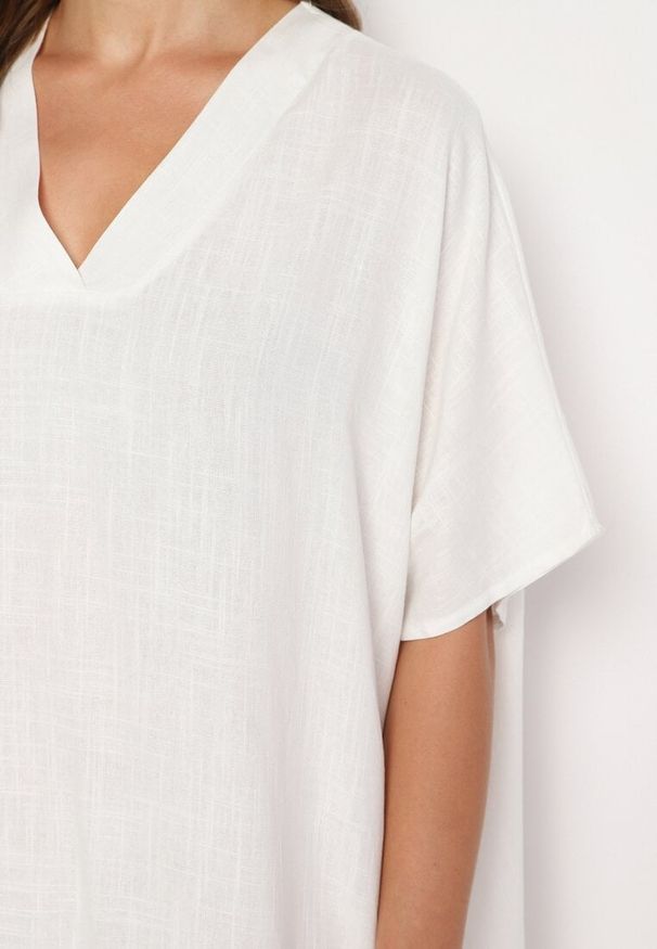 Born2be - Biała Bawełniana Sukienka o Pudełkowym Kroju z Dekoltem w Serek Vikonia. Okazja: na co dzień. Typ kołnierza: dekolt w serek. Kolekcja: plus size. Kolor: biały. Materiał: bawełna. Typ sukienki: proste, dla puszystych. Styl: wizytowy, elegancki, casual