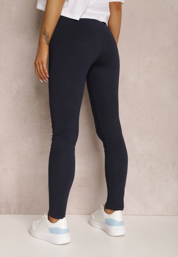 Renee - Granatowe Legginsy Semedeia. Kolor: niebieski. Materiał: materiał, bawełna. Długość: długie. Wzór: gładki, napisy