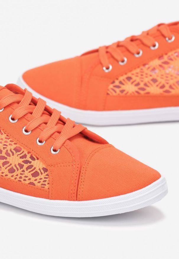 Renee - Pomarańczowe Tenisówki z Ażurowymi Wstawkami Po Bokach Salessa. Okazja: na co dzień. Kolor: pomarańczowy. Materiał: jeans. Wzór: ażurowy. Sezon: lato, wiosna. Obcas: na obcasie. Styl: casual. Wysokość obcasa: niski