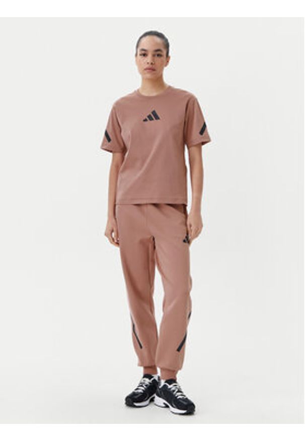 Adidas - adidas T-Shirt Z.N.E. JC9311 Różowy Regular Fit. Kolor: różowy. Materiał: bawełna