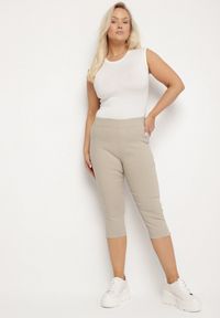 Born2be - Beżowe Spodnie z Bawełny o Kroju Capri Dolonisa. Okazja: na co dzień. Kolor: beżowy. Materiał: bawełna. Styl: młodzieżowy, elegancki, casual #7