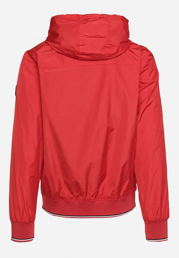 Born2be - Czerwona Kurtka Wiatrówka z Kapturem i Zasuwanymi Kieszeniami Aridiga. Typ kołnierza: kaptur. Kolor: czerwony. Styl: elegancki