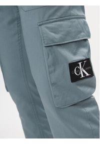 Calvin Klein Jeans Spodnie cargo J30J324696 Niebieski Skinny Fit. Kolor: niebieski. Materiał: bawełna #3