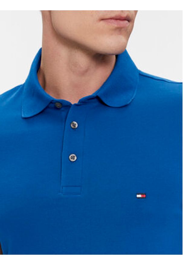 TOMMY HILFIGER - Tommy Hilfiger Polo 1985 MW0MW17771 Niebieski Slim Fit. Typ kołnierza: polo. Kolor: niebieski. Materiał: bawełna