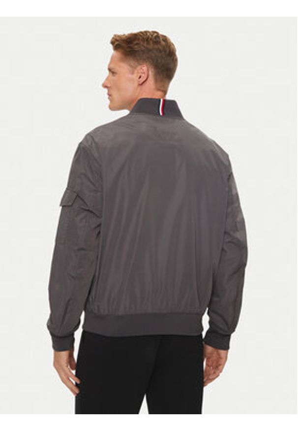 TOMMY HILFIGER - Tommy Hilfiger Kurtka bomber MW0MW35658 Szary Regular Fit. Kolor: szary. Materiał: syntetyk