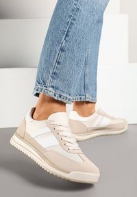 Renee - Beżowe Sneakersy w Stylu Kultowych Tenisówek z Przeszyciami Lelluria. Nosek buta: okrągły. Kolor: beżowy. Materiał: jeans. Obcas: na płaskiej podeszwie #1