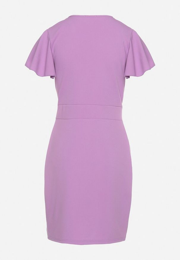 Born2be - Fioletowa Dopasowana Sukienka Mini z Kopertowym Dekoltem i Ozdobną Falbanką Gwendara. Kolor: fioletowy. Typ sukienki: kopertowe. Styl: elegancki. Długość: mini