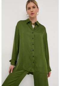 Birgitte Herskind koszula damska kolor zielony relaxed z kołnierzykiem klasycznym. Typ kołnierza: kołnierzyk klasyczny. Kolor: zielony. Materiał: guma, tkanina. Długość rękawa: długi rękaw. Długość: długie. Styl: klasyczny