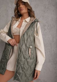 Renee - Zielona Długa Kamizelka Pikowana z Nieodpinanym Kapturem Semaea. Kolor: zielony. Materiał: prążkowany, jeans. Długość: długie. Styl: street #5