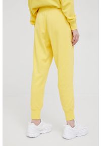 Polo Ralph Lauren spodnie dresowe 211780215022 damskie kolor żółty gładkie. Stan: podwyższony. Kolor: żółty. Materiał: dresówka. Wzór: gładki #2