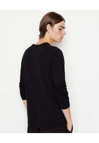 Armani Exchange - ARMANI EXCHANGE - Czarny sweter z logo. Kolor: czarny. Materiał: prążkowany, kaszmir, bawełna