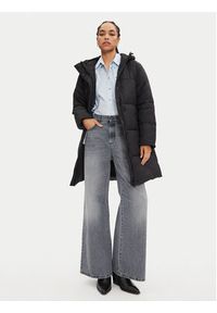 Calvin Klein Jeans Płaszcz zimowy J20J224122 Czarny Relaxed Fit. Kolor: czarny. Materiał: syntetyk. Sezon: zima #5