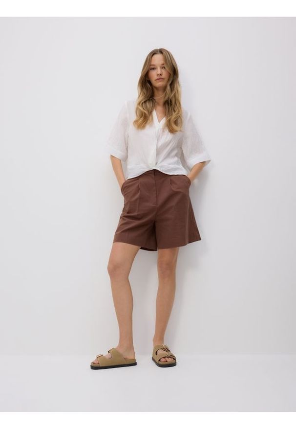 Reserved - Koszula z efektem gniecenia - biały. Kolor: biały. Materiał: wiskoza