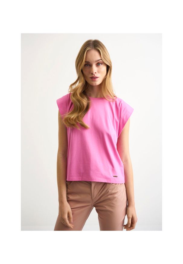 Ochnik - Różowy T-shirt damski basic. Kolor: różowy. Materiał: tkanina, elastan, bawełna