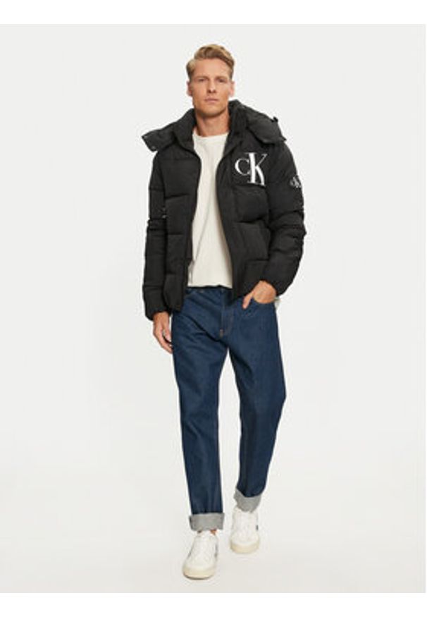 Calvin Klein Jeans Kurtka zimowa J30J326104 Czarny Regular Fit. Kolor: czarny. Materiał: syntetyk. Sezon: zima