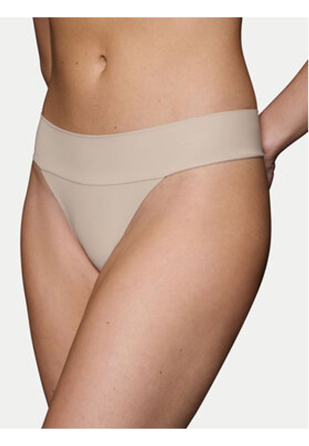 Triumph Stringi Make-Up Illusion 10218386 Beżowy. Kolor: beżowy. Materiał: syntetyk